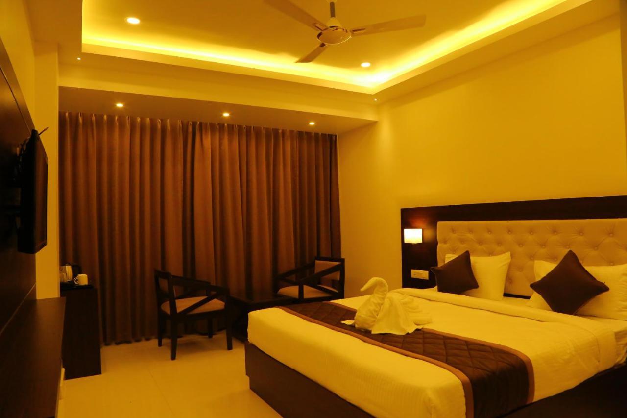 Отель Vsr Grand Madanapalle Экстерьер фото