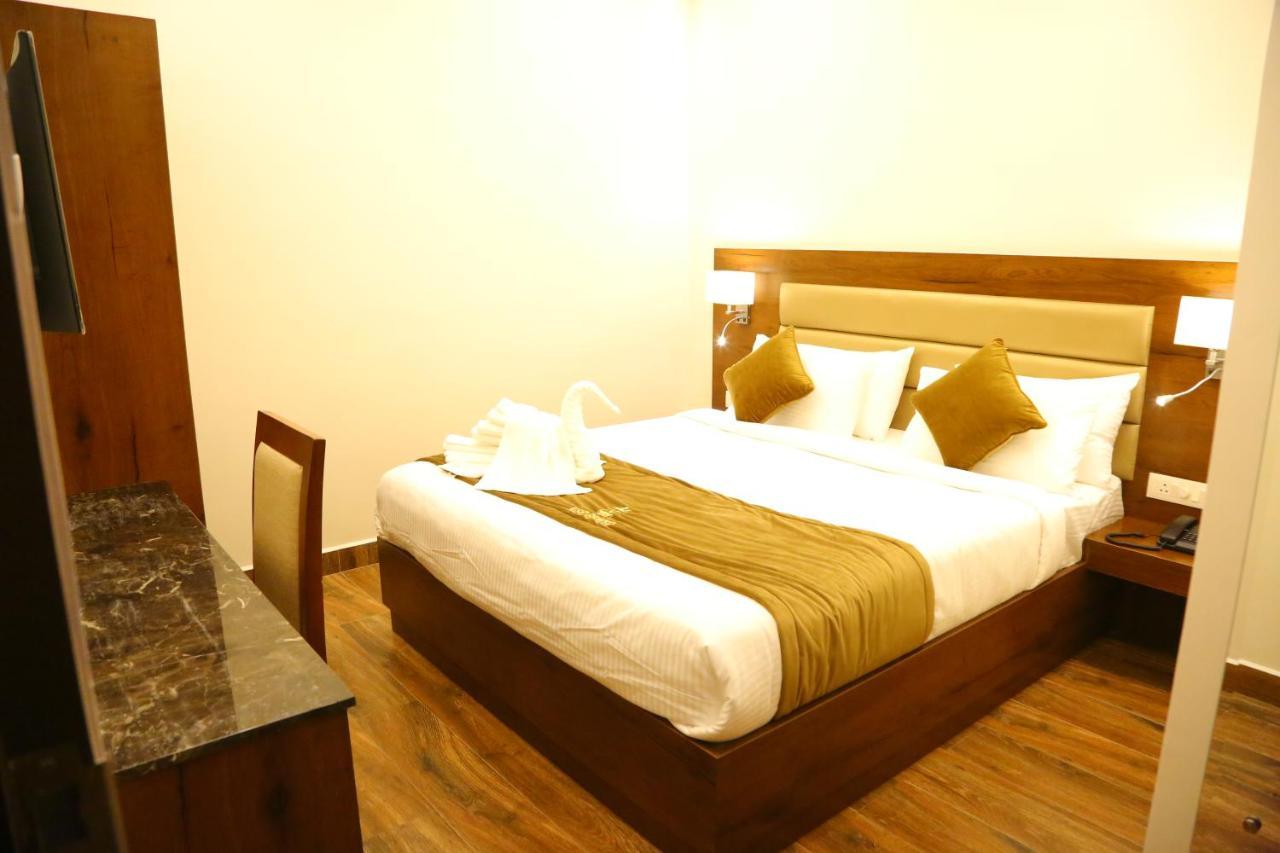 Отель Vsr Grand Madanapalle Экстерьер фото