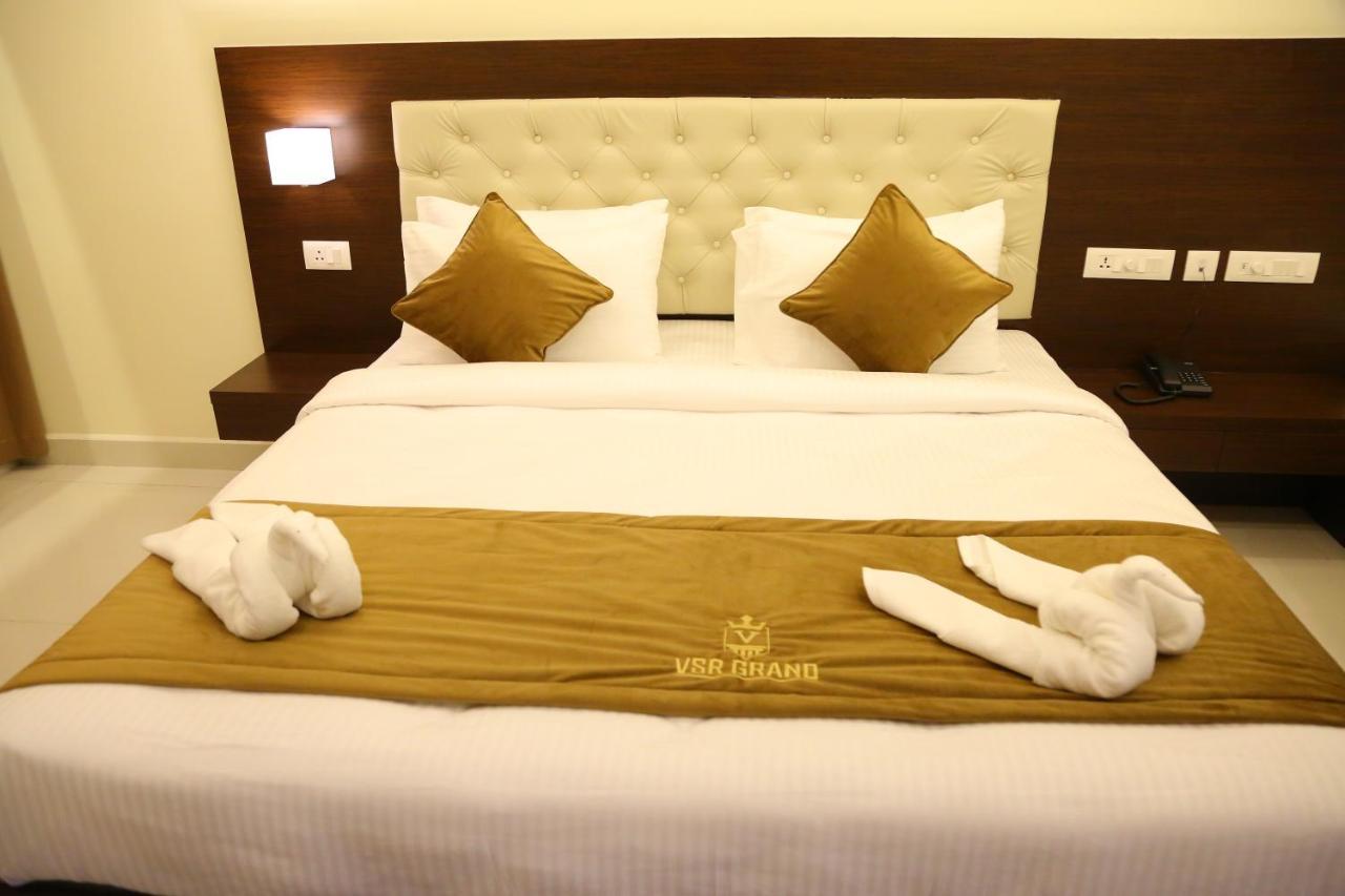 Отель Vsr Grand Madanapalle Экстерьер фото