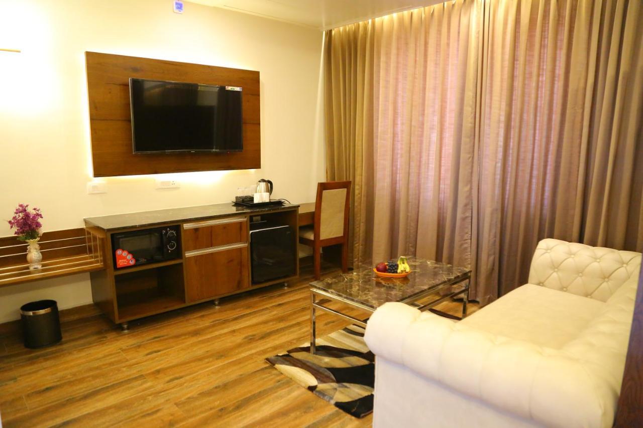 Отель Vsr Grand Madanapalle Экстерьер фото